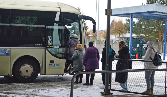 Puste autobusy do Nakła, pełne autobusy do Bydgoszczy