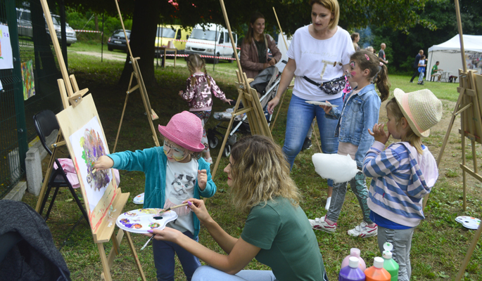 Piknik rodzinny i czek od pana posła