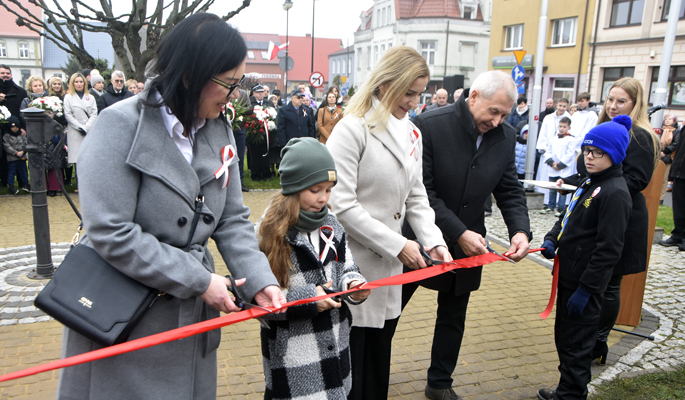 W Kamieniu odsłonięto kamień