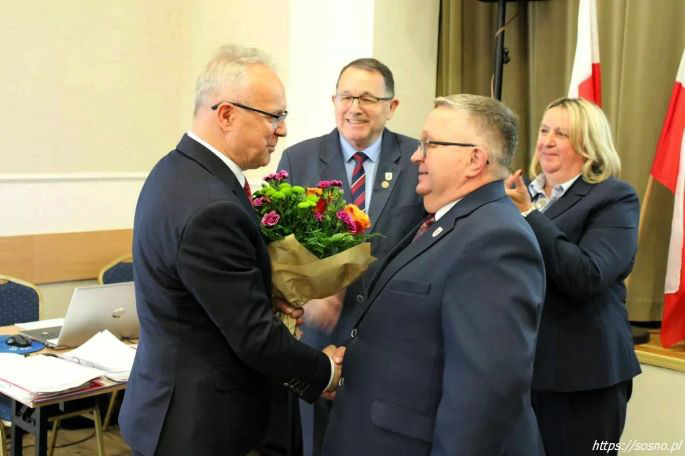 Wójt stanął do raportu i zyskał wotum zaufania