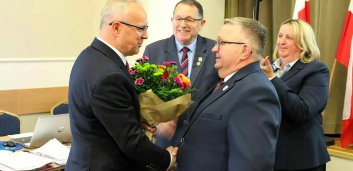Wójt stanął do raportu i zyskał wotum zaufania