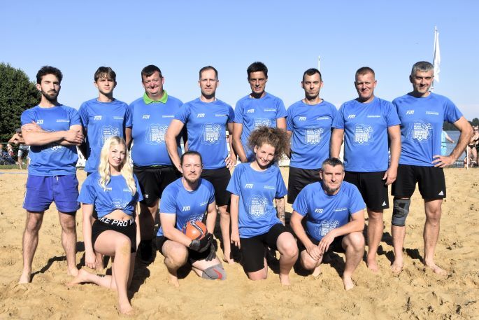 Niedziela na plaży z beach soccerem
