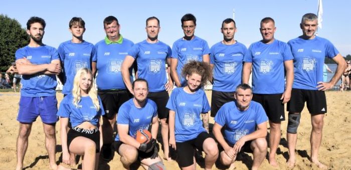 Niedziela na plaży z beach soccerem