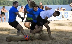 Niedziela na plaży z beach soccerem