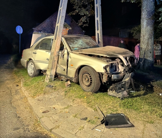 Pijany nastolatek szalał mercedesem