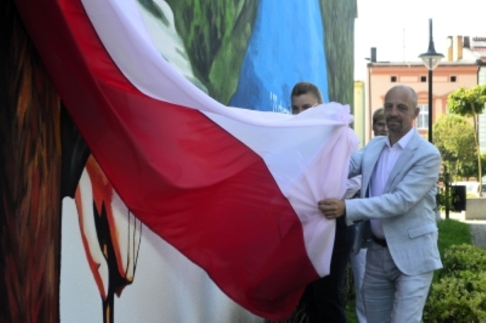 Mural Hallera odsłonięty