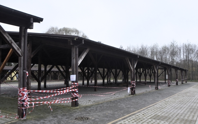 Piramidy wciąż stoją, a wiata się przewraca