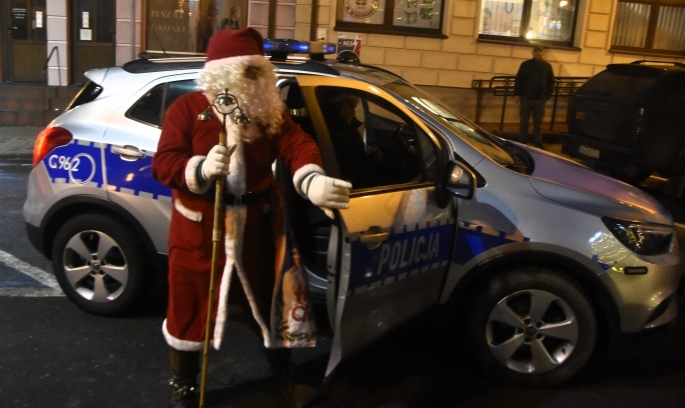 Mikołaj przyjechał radiowozem