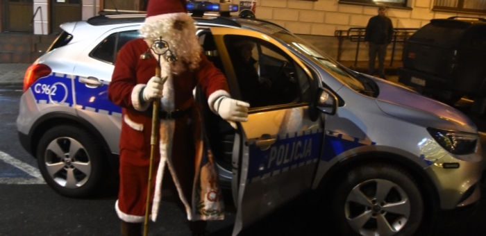 Mikołaj przyjechał radiowozem