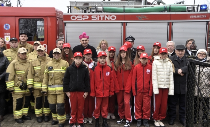 Biskup poświęcił samochód z Sitna