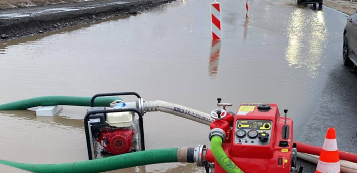 Pompowali dzień i noc