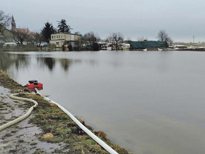 Pompowali dzień i noc